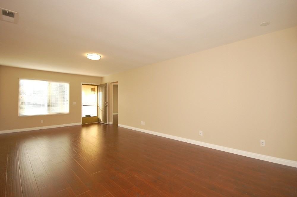 1528 Peacock Blvd - Photo 3 of 17