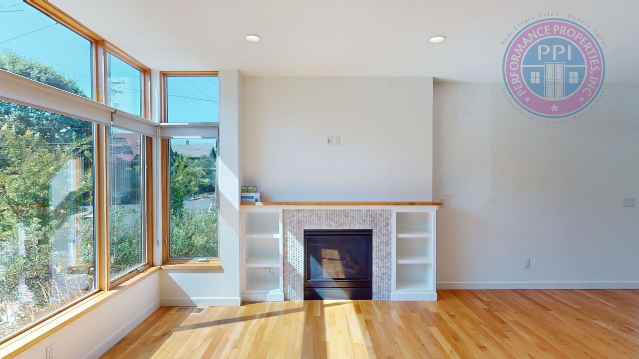 1014 Se 42nd Ave - Photo 2 of 26
