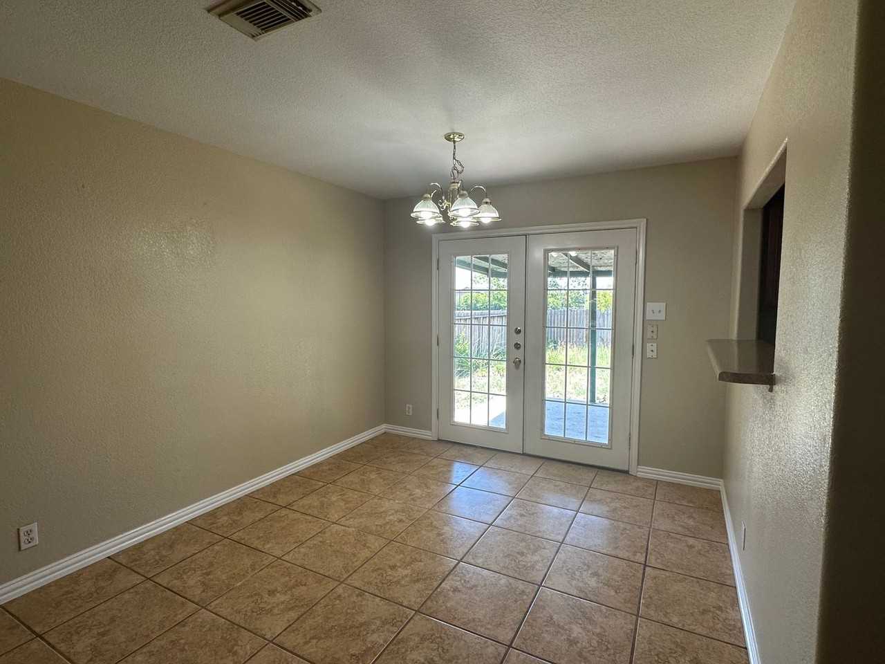 8411 Jaclyn Park - Photo 4 of 36