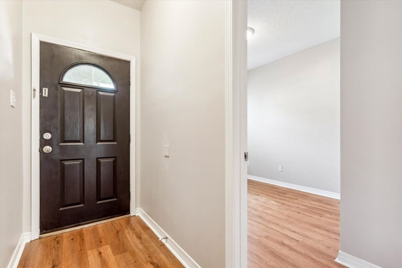 805 Willow Bridge Dr W - Photo 2 of 20