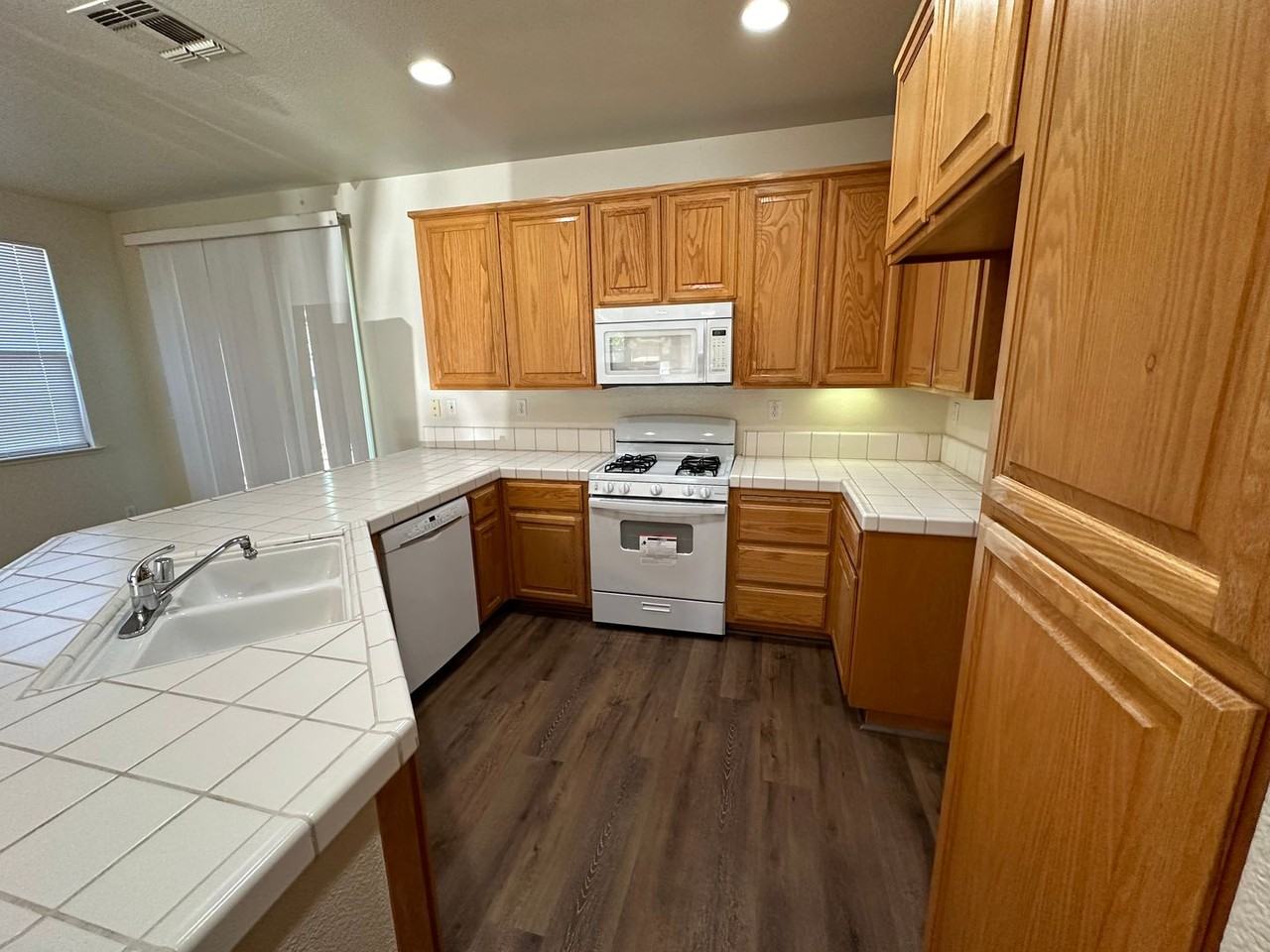 3090 Lanai Ct - Photo 5 of 13