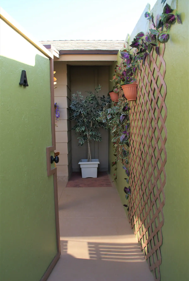 8247 Redwood Blvd - Photo 3 of 18