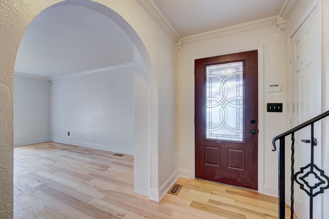 4724 Nw 76th St - Photo 2 of 32