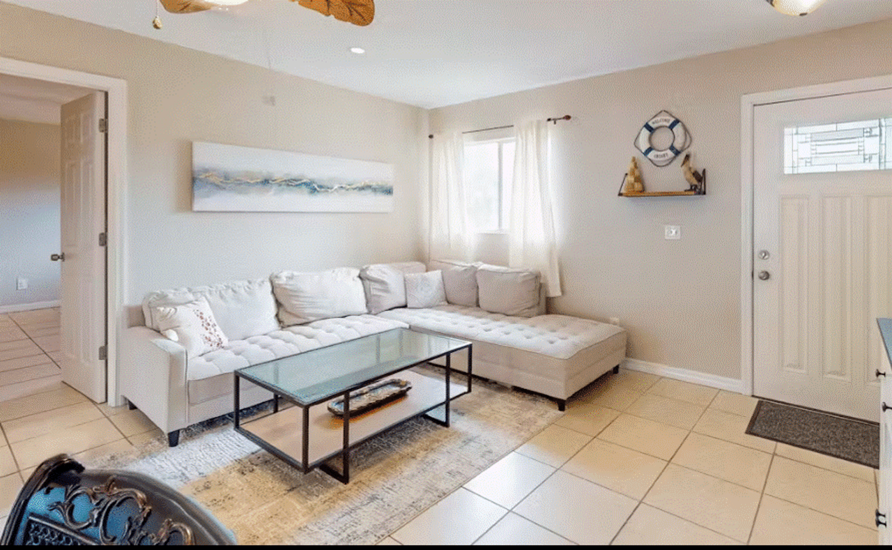 841 Sw 16th Ter - Photo 4 of 11