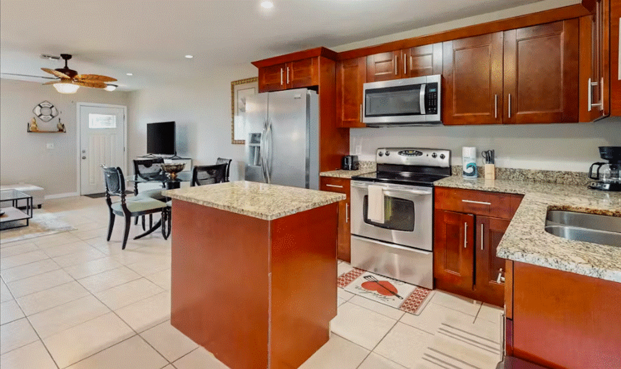 841 Sw 16th Ter - Photo 6 of 11