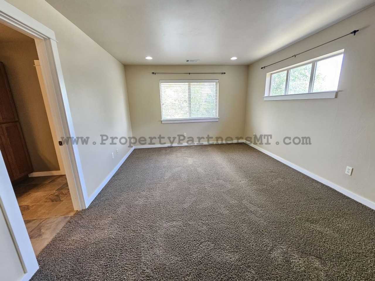 712 Forestglen Dr - Photo 3 of 16