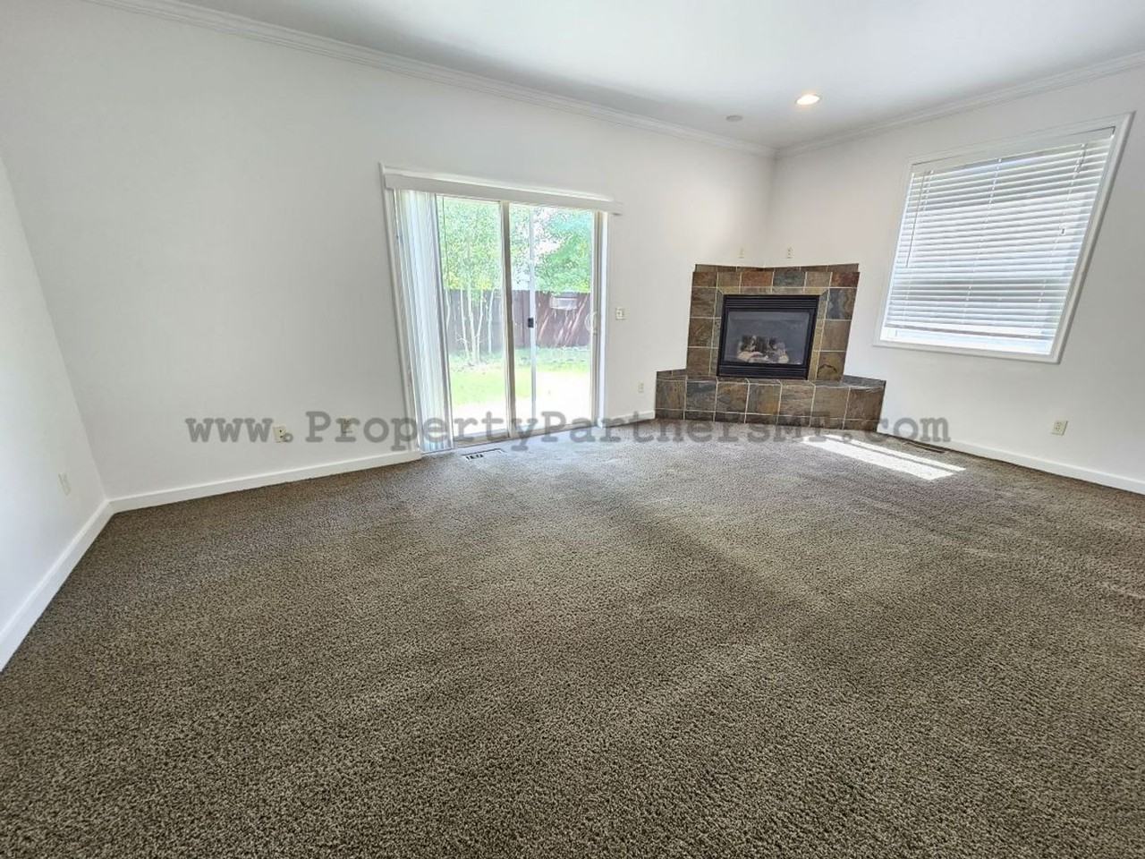 712 Forestglen Dr - Photo 2 of 16