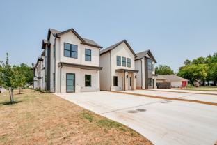 645 W 2nd St - Photo 1 of 1