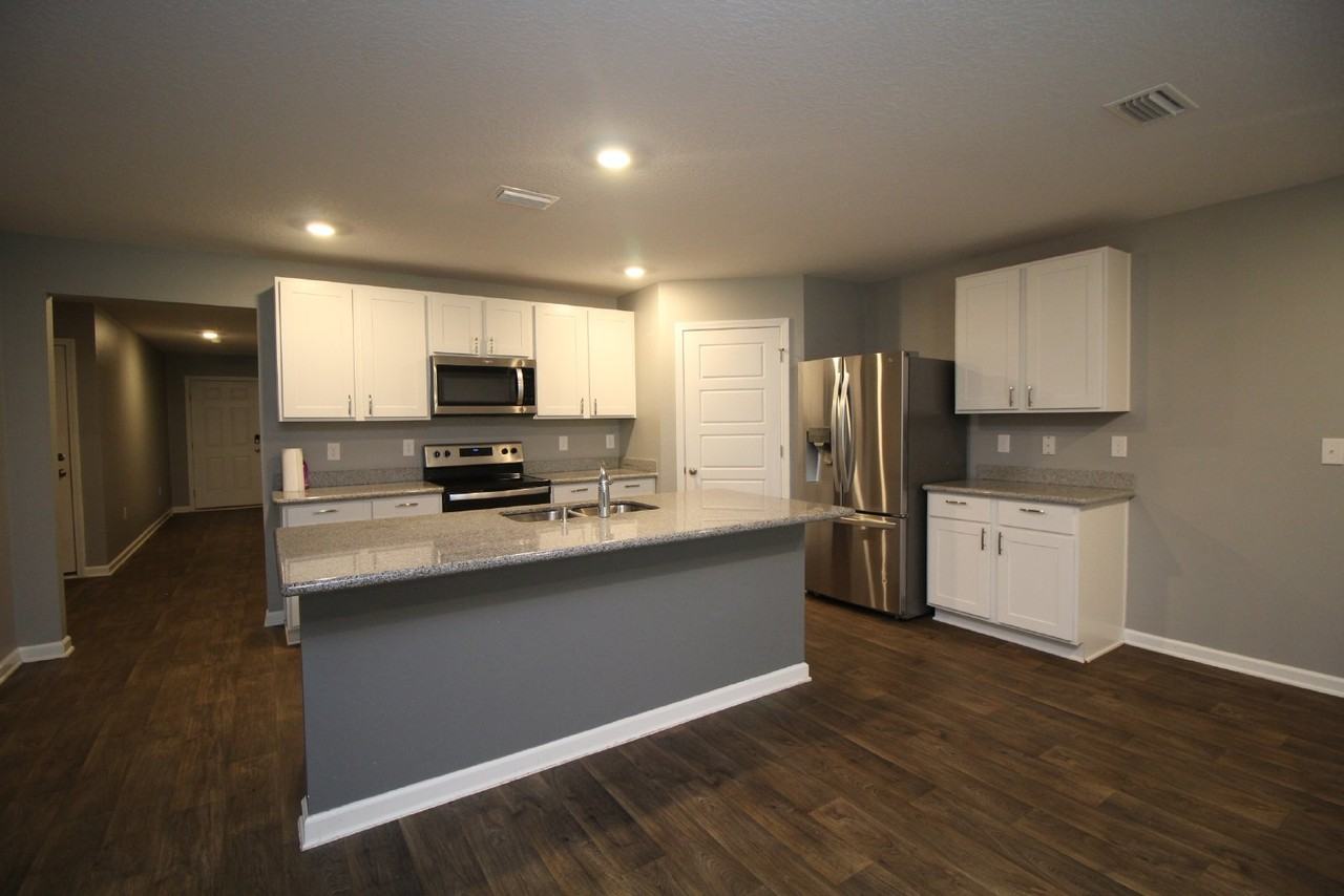 2324 Kirkwood Dr - Photo 3 of 18
