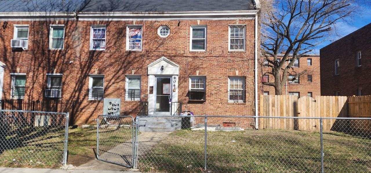 604 Mellon St Se #3 - Photo 2 of 18