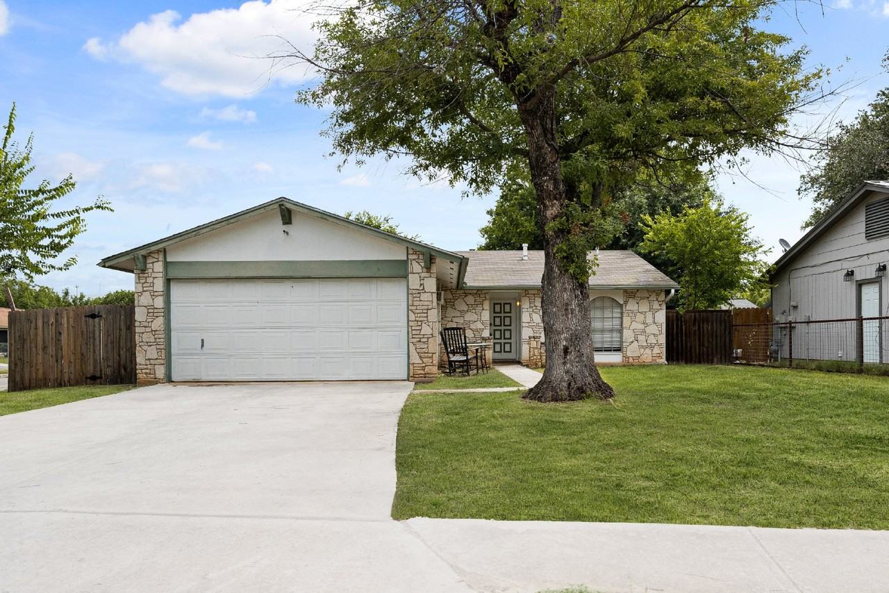 3426 Meadow Dr - Photo 3 of 20