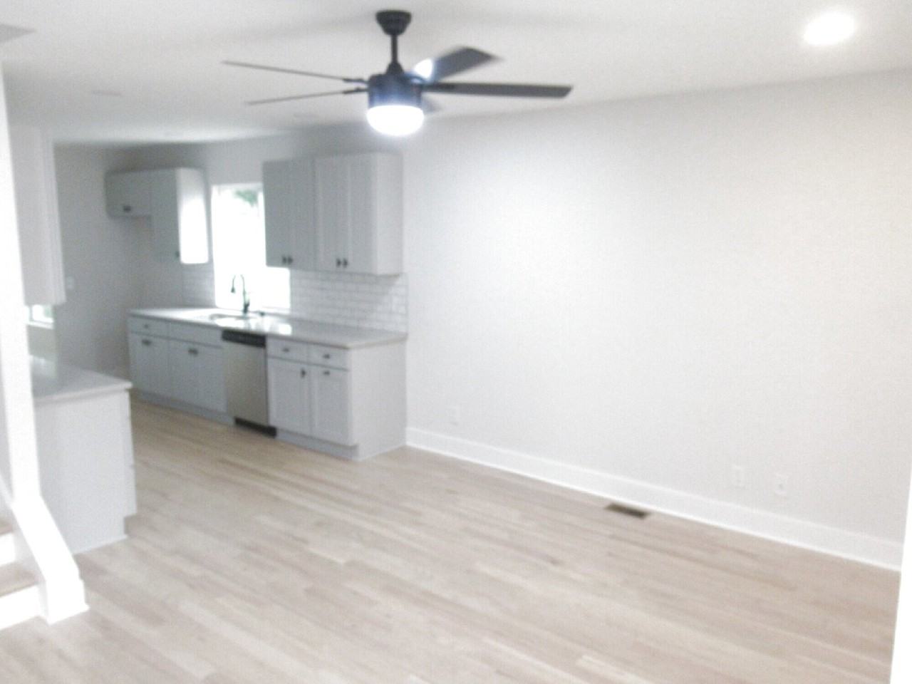 313 E Main St - Photo 3 of 22