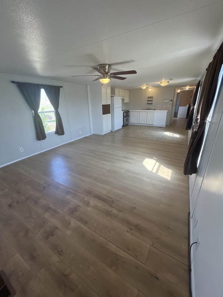 24055 Murphy Rd - Photo 2 of 32