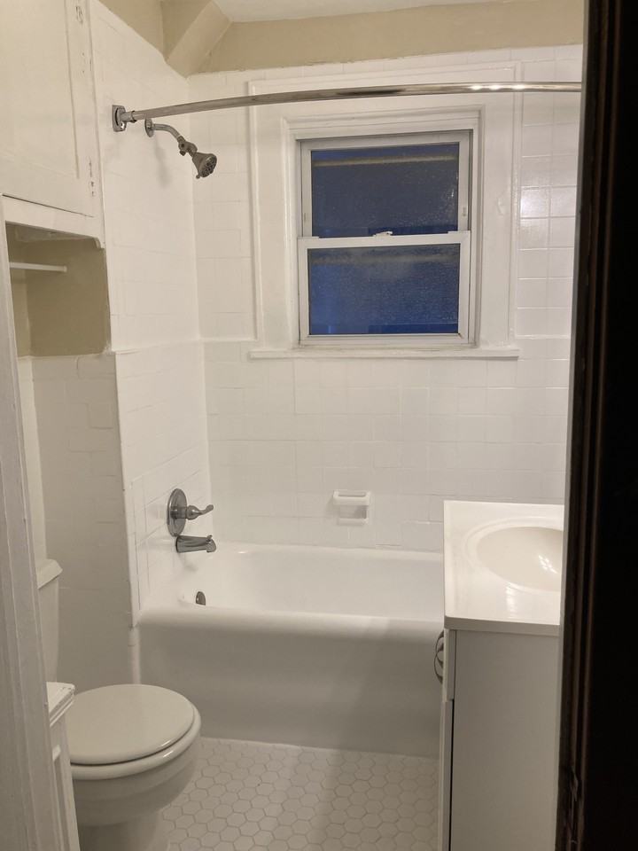 424 Undercliff Ave #1 - Photo 7 of 12