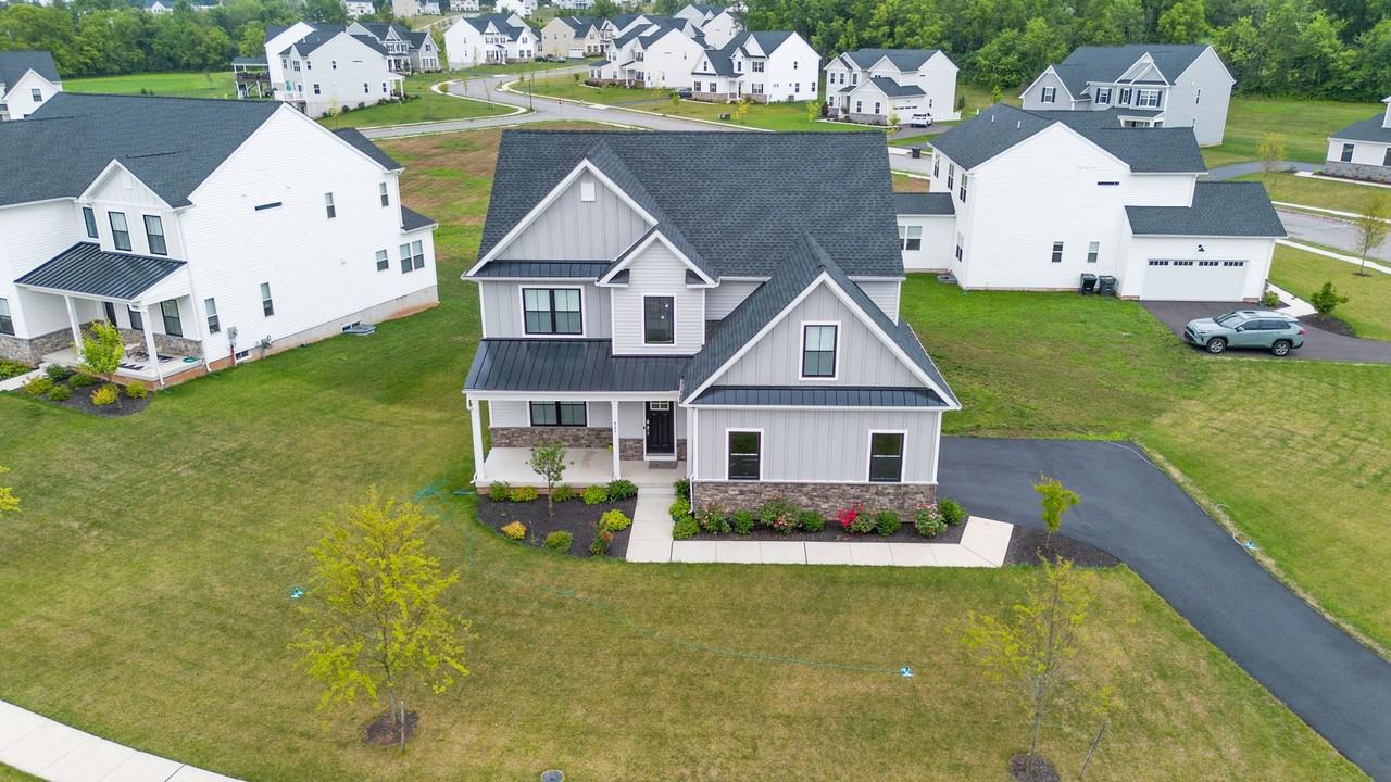 422 Emerald Ct - Photo 3 of 50