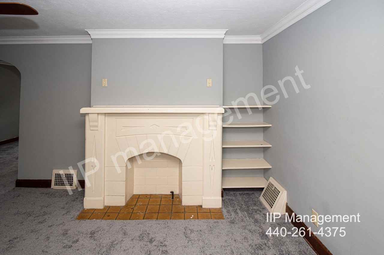 1292 Plainfield Rd - Photo 2 of 18