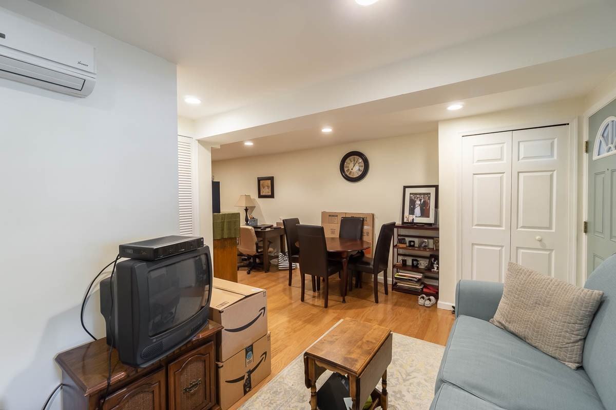 1112 4th St Ne - Photo 2 of 17