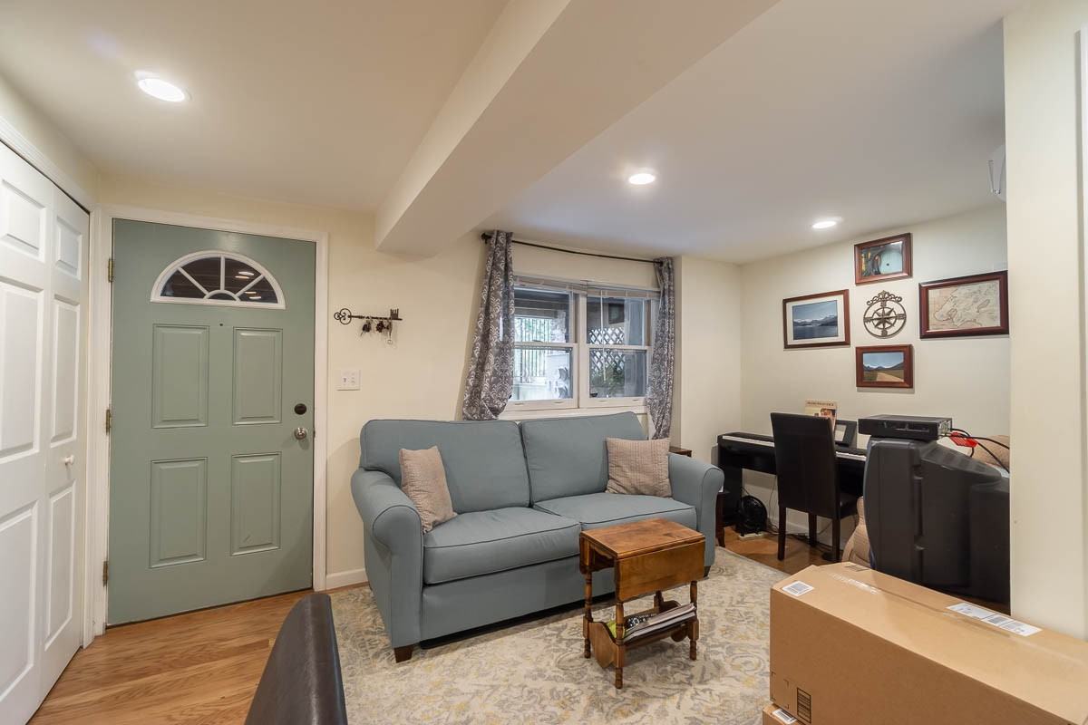 1112 4th St Ne - Photo 3 of 17