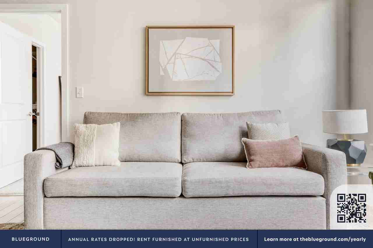 360 H Street Northeast - Photo 3 of 34