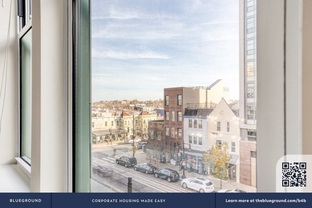 360 H Street Northeast - Photo 5 of 34