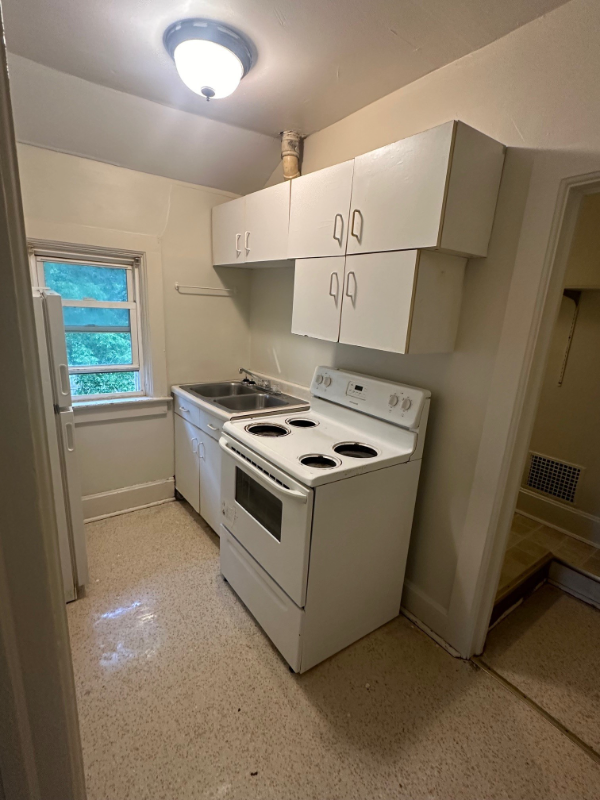 606 W Lyon St #4 - Photo 3 of 7