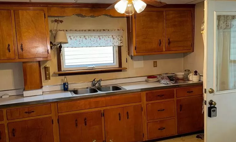 1146 Solomon St - Photo 3 of 11