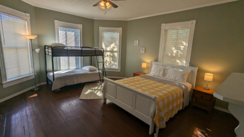 208 S Trammell St #C - Photo 4 of 12