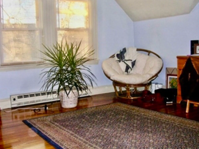 137 Whitwell St - Photo 2 of 5