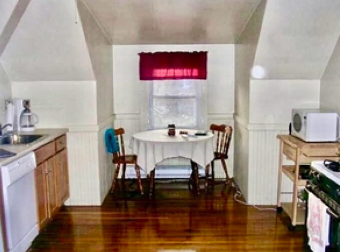 137 Whitwell St - Photo 3 of 5