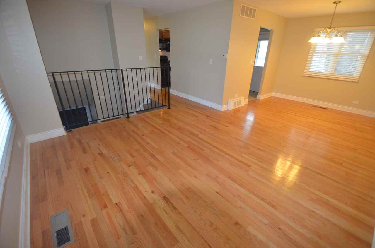 8010 Oakview Ln - Photo 2 of 9