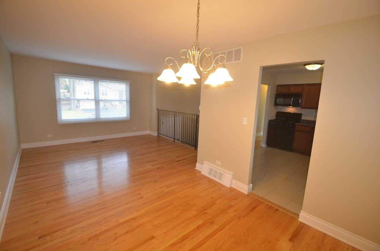 8010 Oakview Ln - Photo 3 of 9