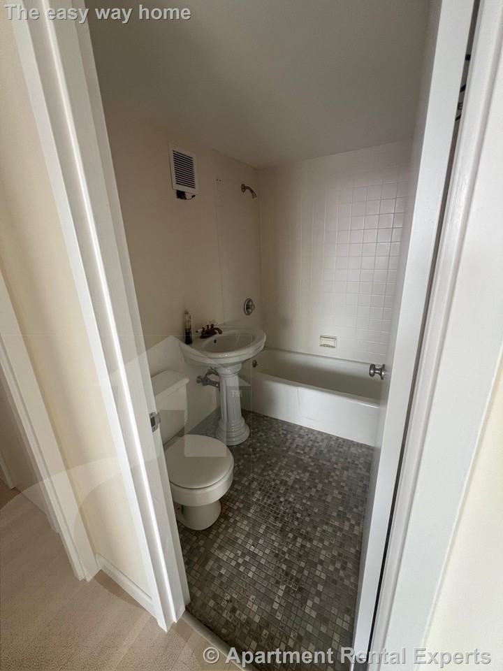 872 Massachusetts Ave - Photo 7 of 21
