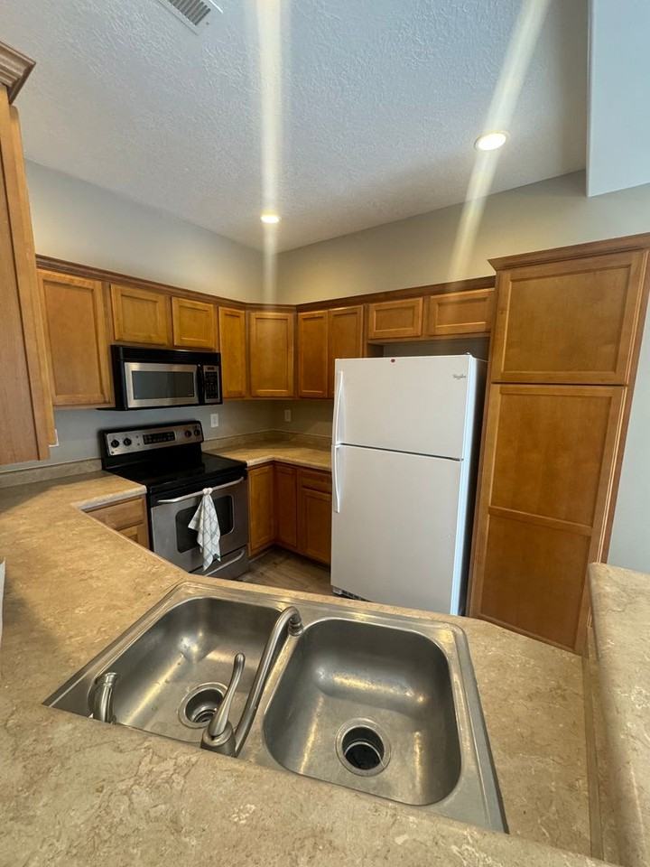 14093 S Rutherford Ave - Photo 2 of 14