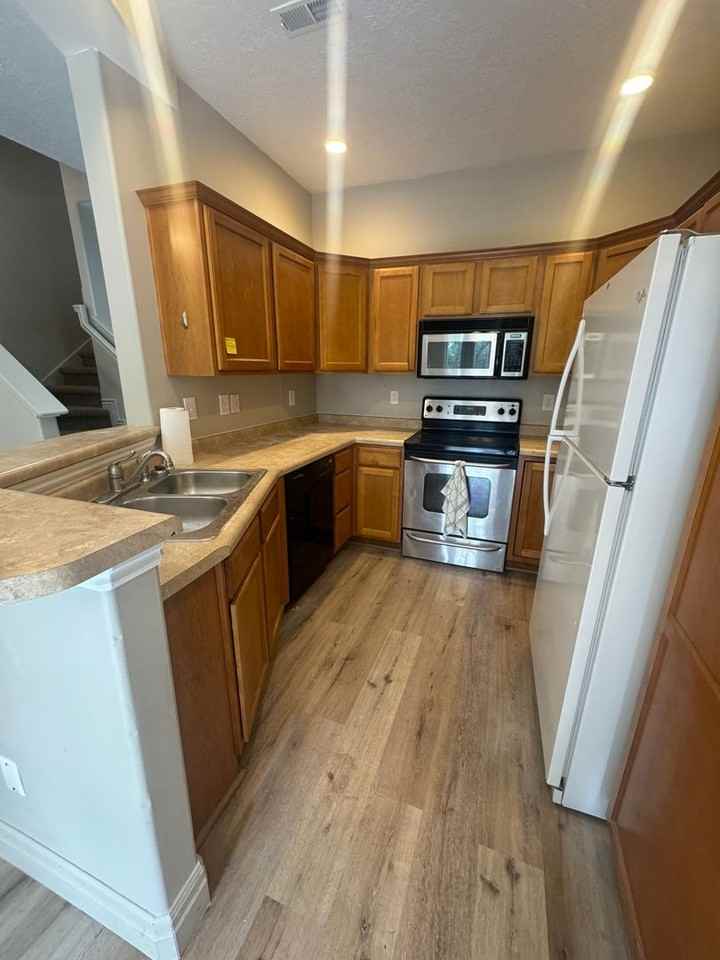 14093 S Rutherford Ave - Photo 3 of 14