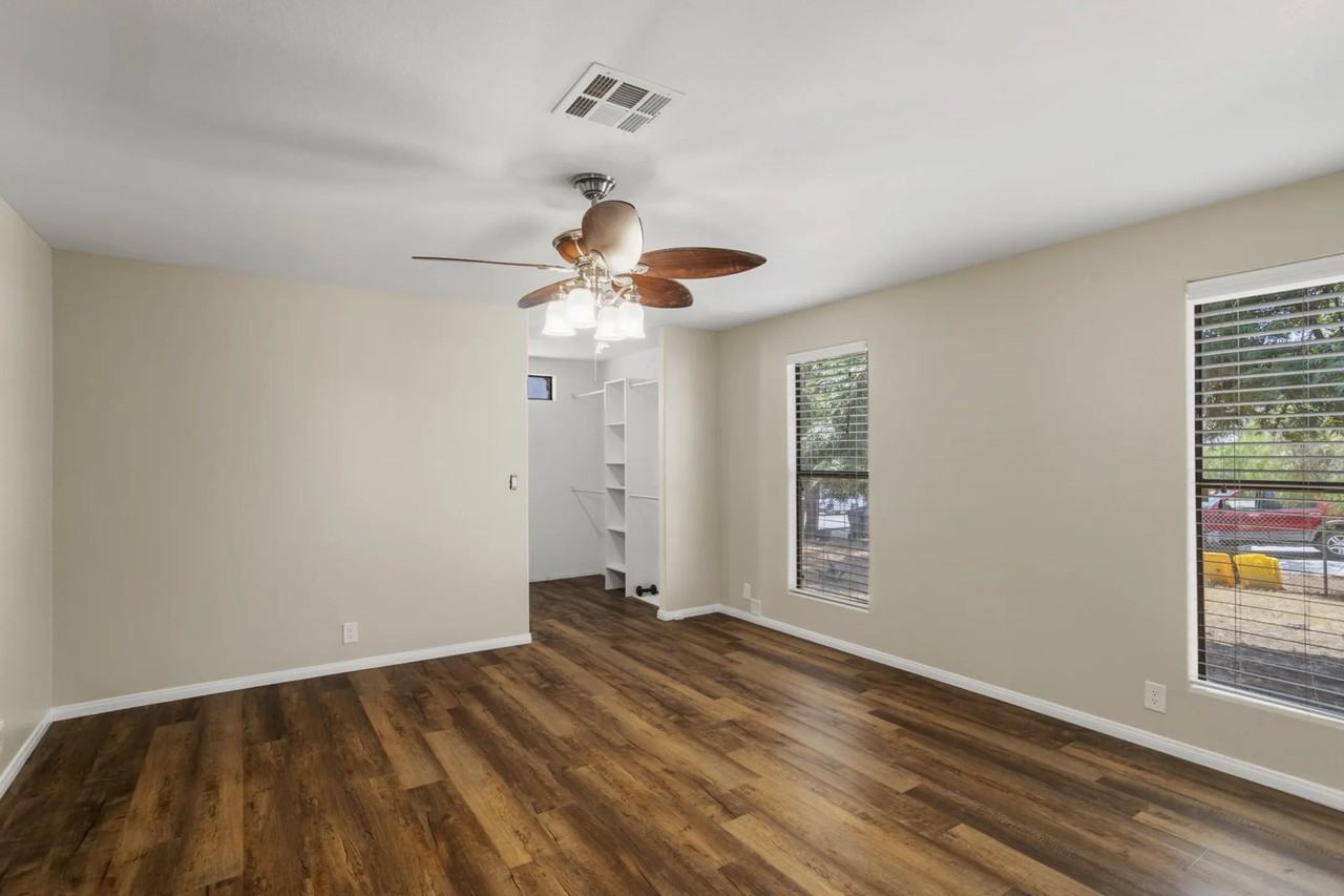 30830 Triple Crown Rd - Photo 2 of 33