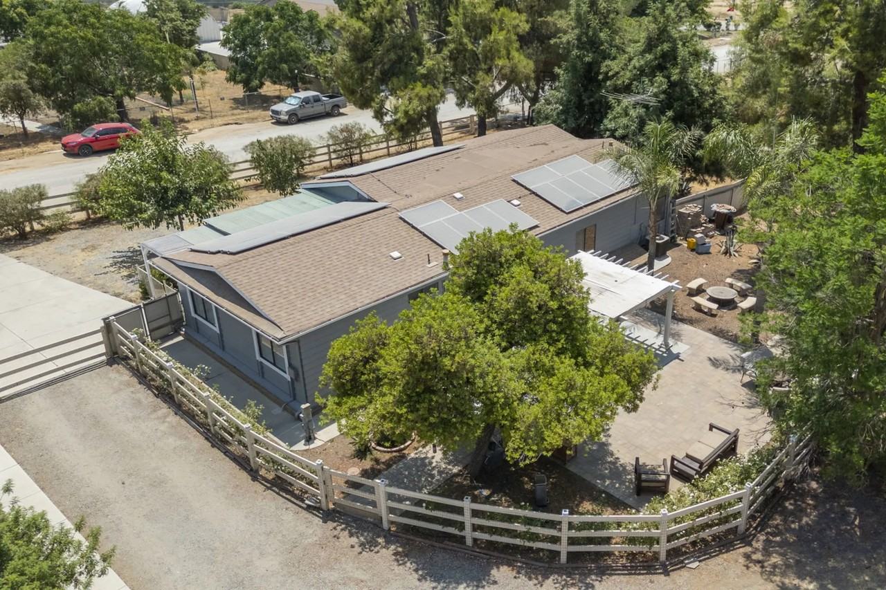 30830 Triple Crown Rd - Photo 3 of 33