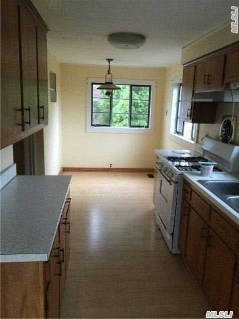 23 Southold Rd - Photo 2 of 11