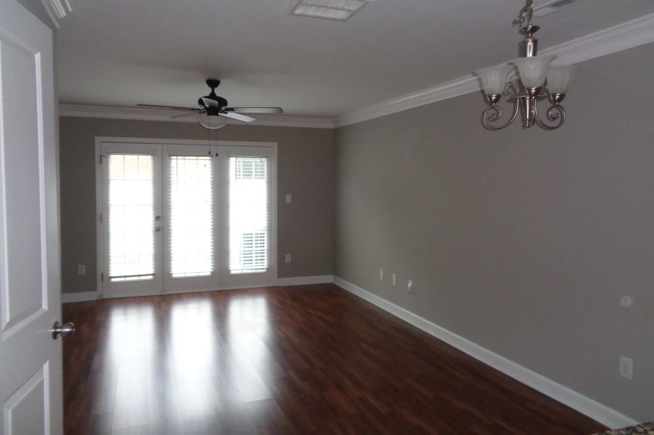 1336 Green Oaks Ln - Photo 2 of 9