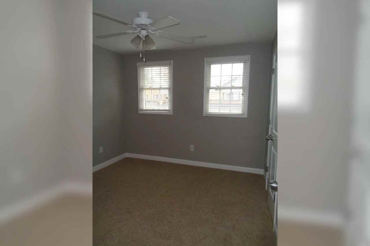 1336 Green Oaks Ln - Photo 3 of 9