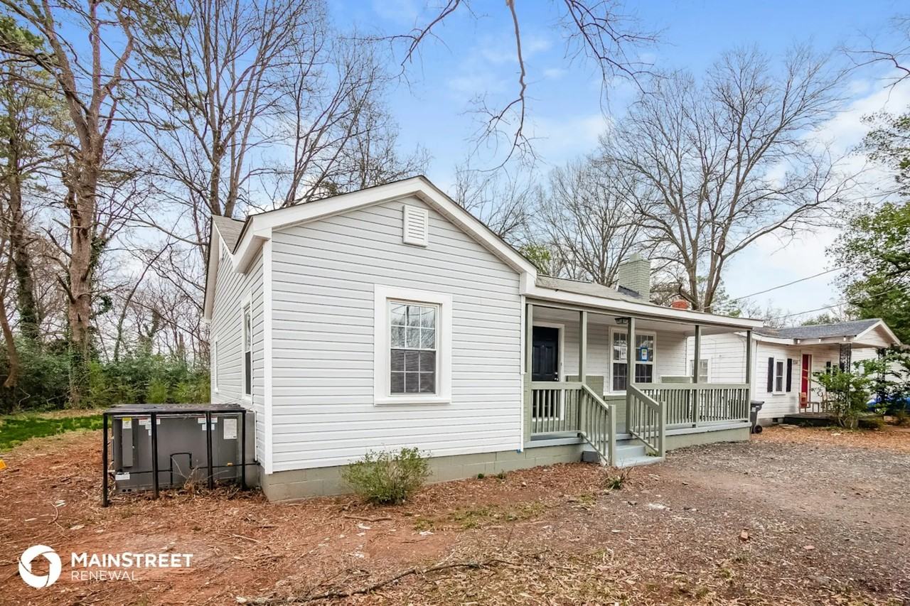 2558 Hemphill St - Photo 2 of 16