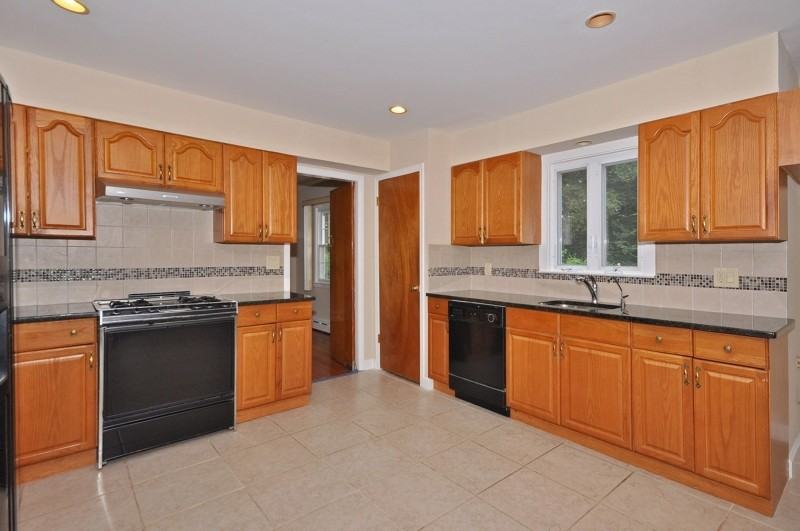 95 Yawpo Ave - Photo 2 of 13