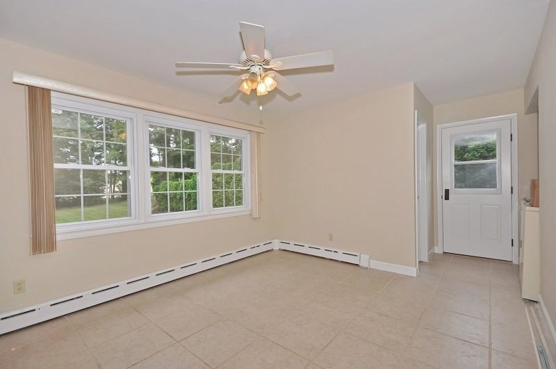 95 Yawpo Ave - Photo 3 of 13