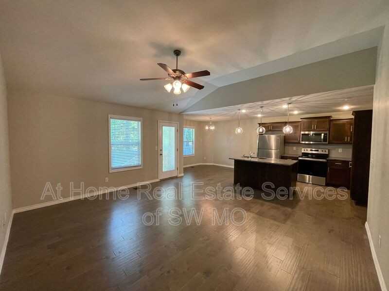 1210 N. Culpepper Ave. - Photo 2 of 12