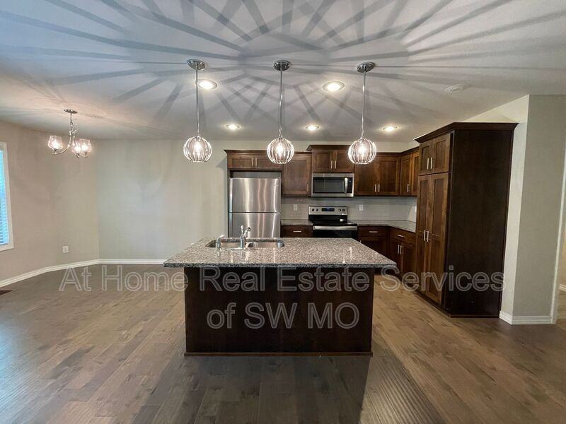 1210 N. Culpepper Ave. - Photo 3 of 12