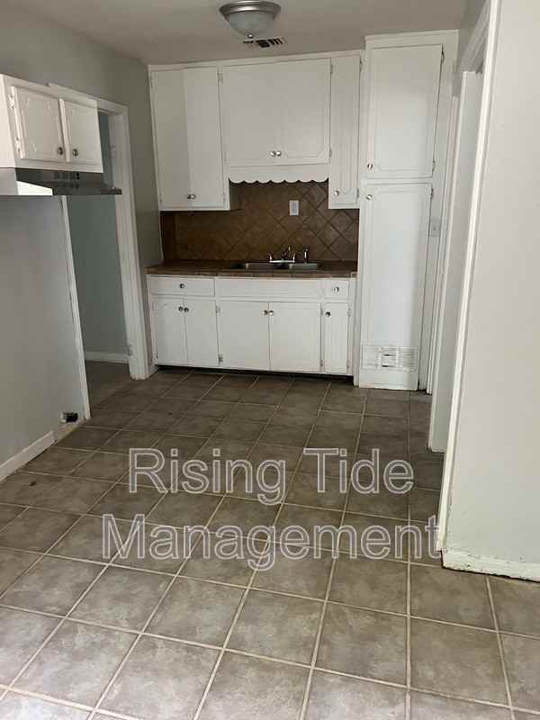 605 W Shawnee Dr - Photo 2 of 3
