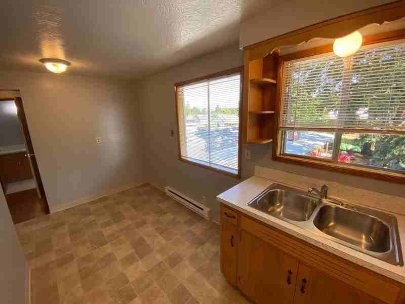 1165 Howard St Se - Photo 3 of 9