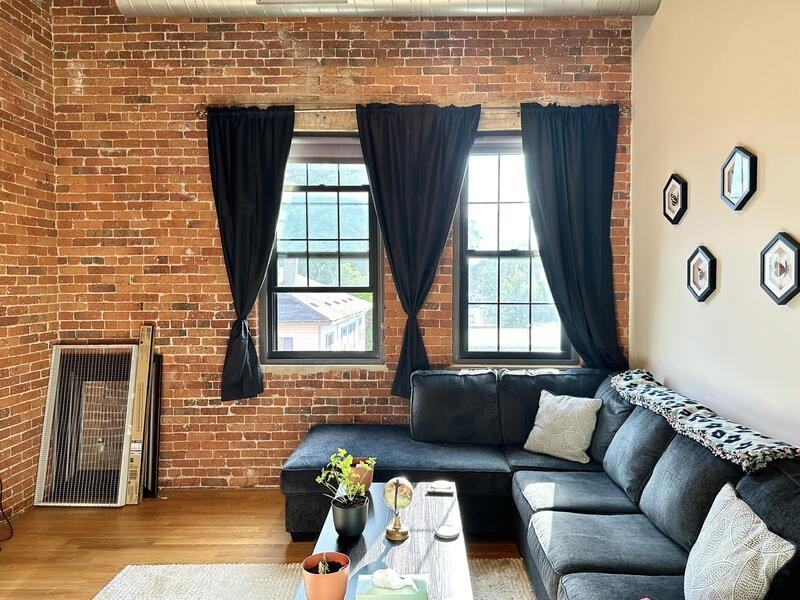 128 Chandler St - Photo 4 of 13
