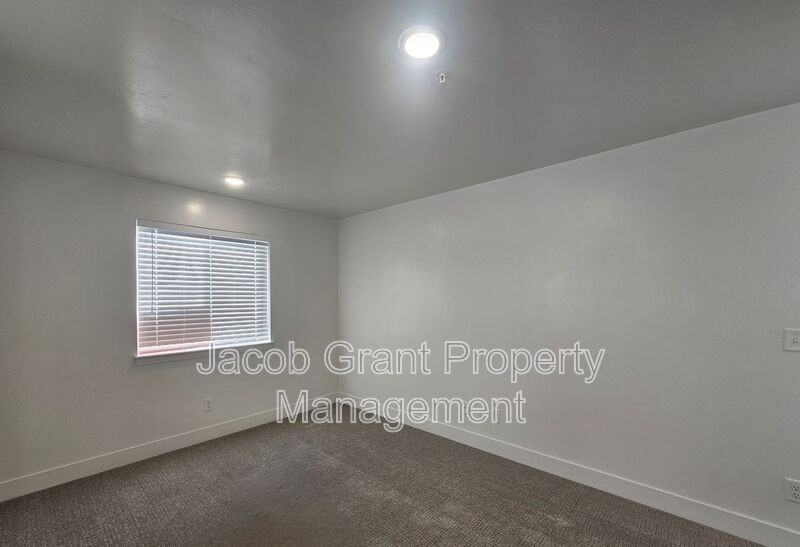 6133 N Freedom Rd #4 - Photo 6 of 11