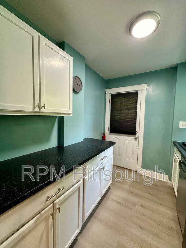 929 Clarissa Street - Photo 5 of 18