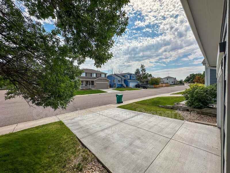 5095 Miriam Ln - Photo 3 of 31